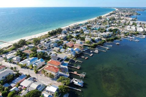 Около половины жилья во Флориде приобретается за наличные средства