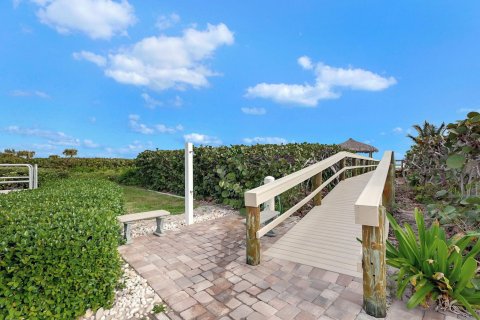 Condo in Hutchinson Island South, Florida, 2 bedrooms  № 1159885 - photo 24