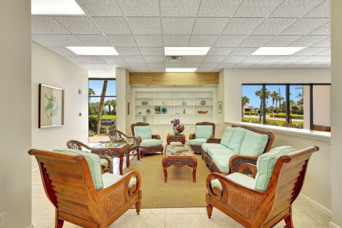 Condo in Hutchinson Island South, Florida, 2 bedrooms  № 1159885 - photo 27