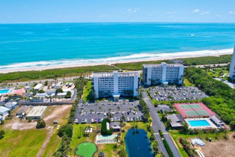 Condo in Hutchinson Island South, Florida, 2 bedrooms  № 1159885 - photo 16