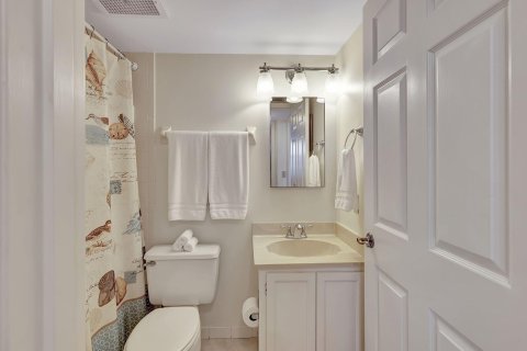 Condo in Hutchinson Island South, Florida, 2 bedrooms  № 1159885 - photo 29