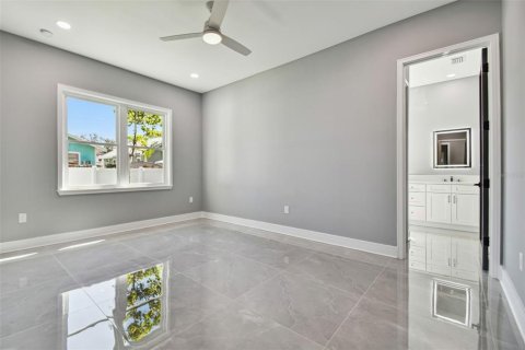 House in Tampa, Florida 3 bedrooms, 179.21 sq.m. № 1416413 - photo 5