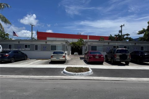 Commercial property in Miami, Florida 178.37 sq.m. № 1271534 - photo 1