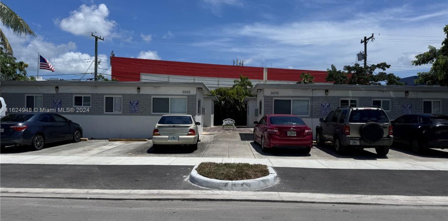 Commercial property in Miami, Florida 178.37 sq.m. № 1271534