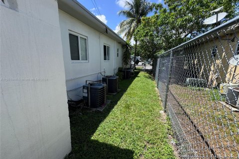 Propiedad comercial en venta en Miami, Florida, 178.37 m2 № 1271534 - foto 16