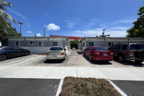 Commercial property in Miami, Florida 178.37 sq.m. № 1271534 - photo 18