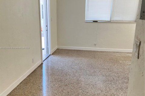 Commercial property in Miami, Florida 178.37 sq.m. № 1271534 - photo 25