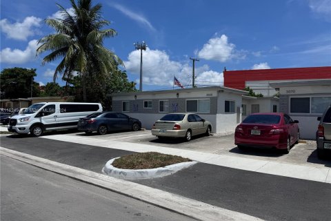 Propiedad comercial en venta en Miami, Florida, 178.37 m2 № 1271534 - foto 3