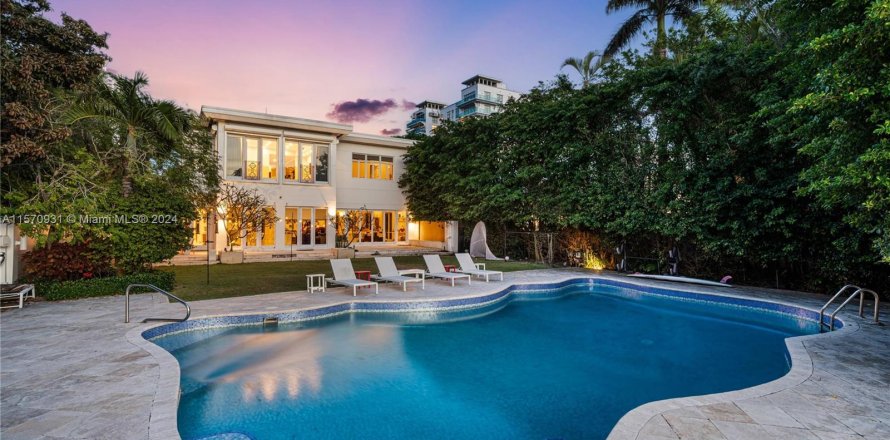 Villa ou maison à Miami Beach, Floride 7 chambres, 539.86 m2 № 1128500