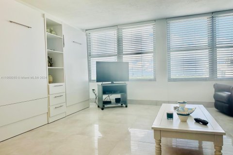 Condominio en venta en Miami Beach, Florida, 52.58 m2 № 1386153 - foto 3