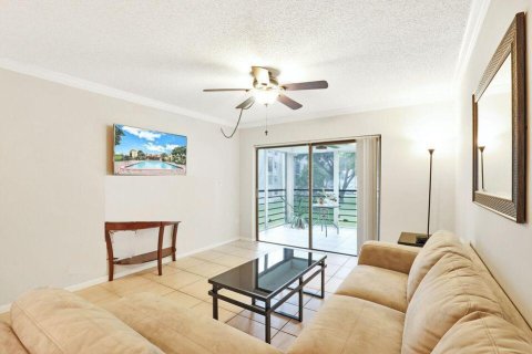Condo in Boca Raton, Florida, 1 bedroom  № 777112 - photo 2