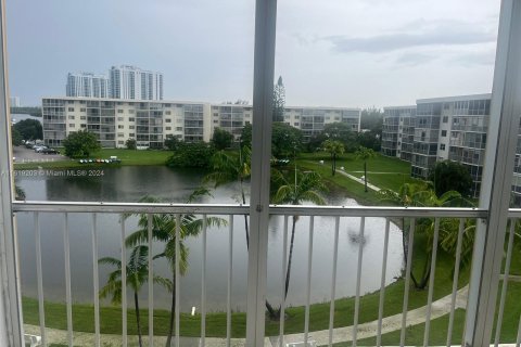 Condominio en venta en Aventura, Florida, 1 dormitorio, 71.35 m2 № 1311133 - foto 1