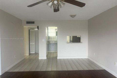 Condo in Aventura, Florida, 1 bedroom  № 1311133 - photo 4