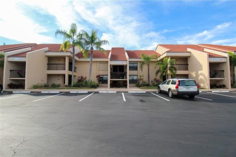 Condo in Punta Gorda, Florida, 2 bedrooms  № 213608 - photo 2