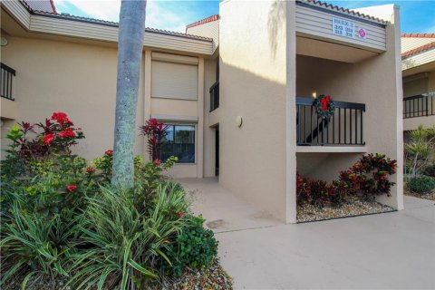 Condo in Punta Gorda, Florida, 2 bedrooms  № 213608 - photo 3