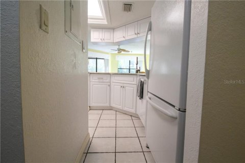 Condo in Punta Gorda, Florida, 2 bedrooms  № 213608 - photo 17