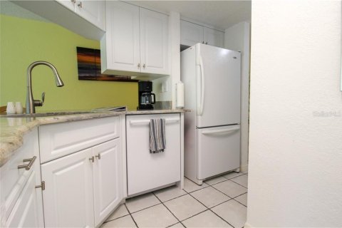 Condo in Punta Gorda, Florida, 2 bedrooms  № 213608 - photo 19