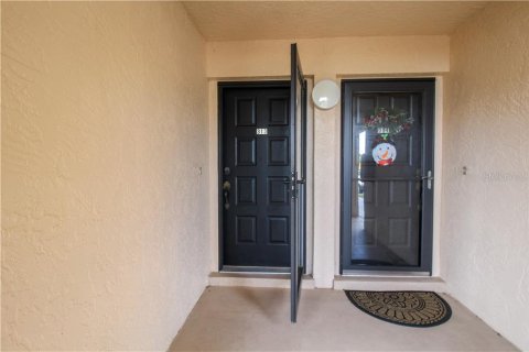 Condo in Punta Gorda, Florida, 2 bedrooms  № 213608 - photo 4