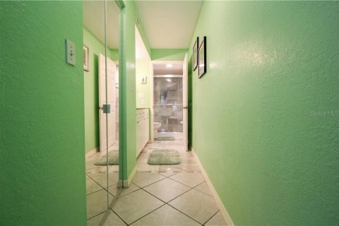 Condo in Punta Gorda, Florida, 2 bedrooms  № 213608 - photo 11