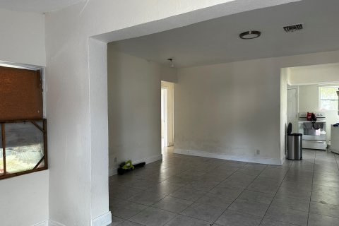 House in Fort Lauderdale, Florida 2 bedrooms, 111.48 sq.m. № 936712 - photo 9