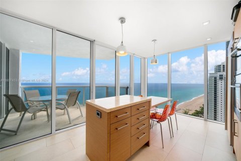 Condominio en venta en Sunny Isles Beach, Florida, 4 dormitorios, 366.5 m2 № 1365770 - foto 13