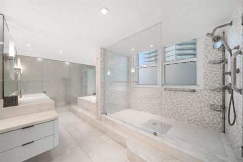 Condo in Sunny Isles Beach, Florida, 4 bedrooms  № 1365770 - photo 21