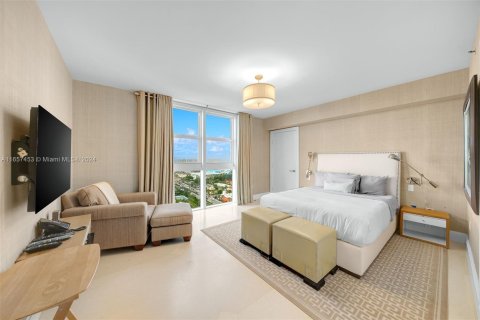 Condo in Sunny Isles Beach, Florida, 4 bedrooms  № 1365770 - photo 15