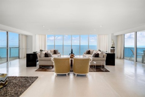 Copropriété à vendre à Sunny Isles Beach, Floride: 4 chambres, 366.5 m2 № 1365770 - photo 1