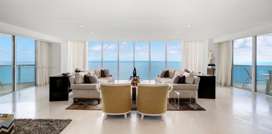 Condo in Sunny Isles Beach, Florida, 4 bedrooms  № 1365770