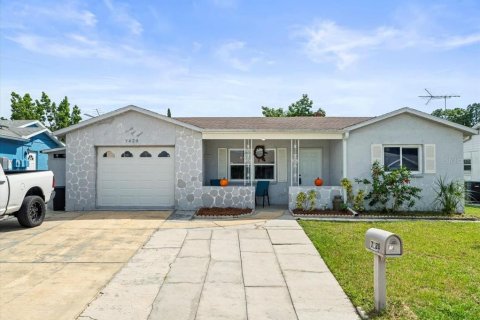 House in Port Richey, Florida 3 bedrooms, 137.5 sq.m. № 1362833 - photo 1