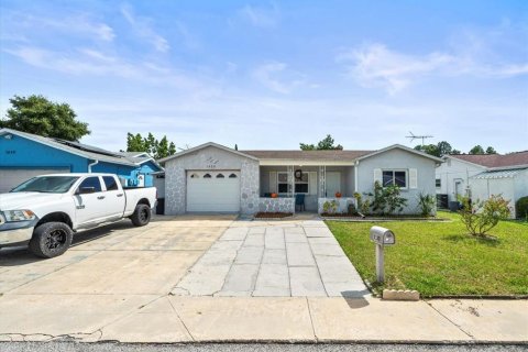 House in Port Richey, Florida 3 bedrooms, 137.5 sq.m. № 1362833 - photo 2