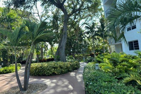 Condo in Miami, Florida, 1 bedroom  № 1224047 - photo 6