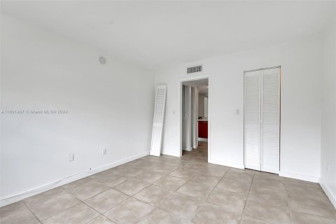 Condo in Miami, Florida, 1 bedroom  № 1224047 - photo 13