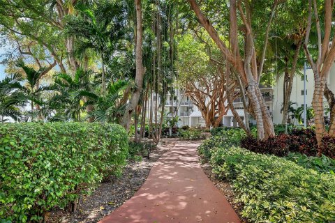 Condo in Miami, Florida, 1 bedroom  № 1224047 - photo 22