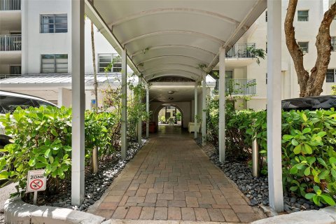 Condo in Miami, Florida, 1 bedroom  № 1224047 - photo 24