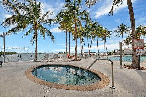 Condo in Miami, Florida, 1 bedroom  № 1224047 - photo 19