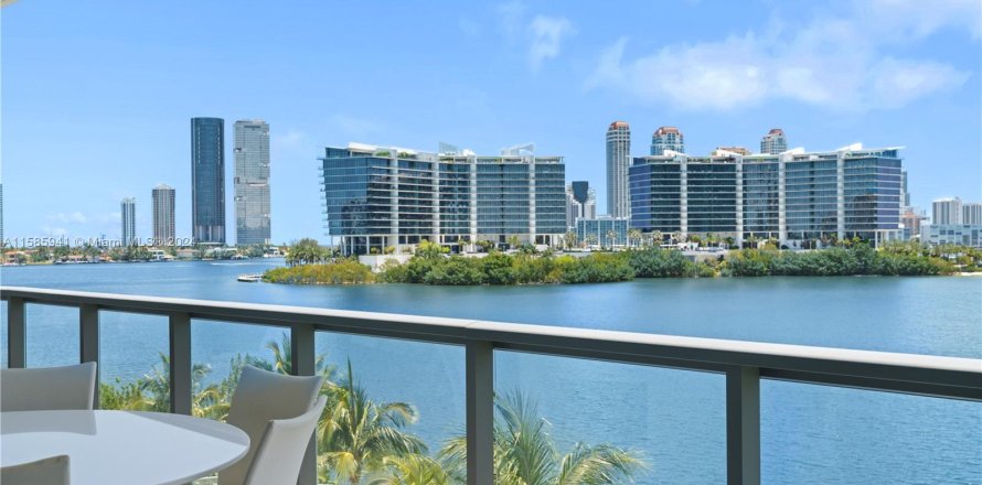 Condo à Aventura, Floride, 3 chambres  № 1173026