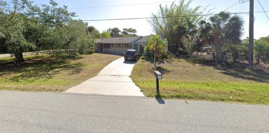 House in Port Charlotte, Florida 3 bedrooms, 152.92 sq.m. № 1365077