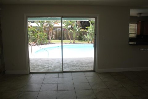 House in Orlando, Florida 3 bedrooms, 125.98 sq.m. № 1365045 - photo 14