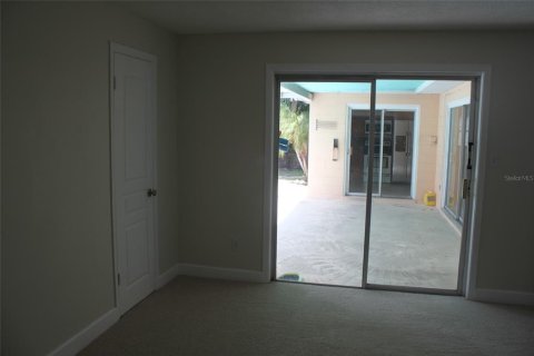 House in Orlando, Florida 3 bedrooms, 125.98 sq.m. № 1365045 - photo 12