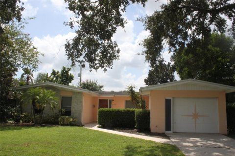 Villa ou maison à louer à Orlando, Floride: 3 chambres, 125.98 m2 № 1365045 - photo 1