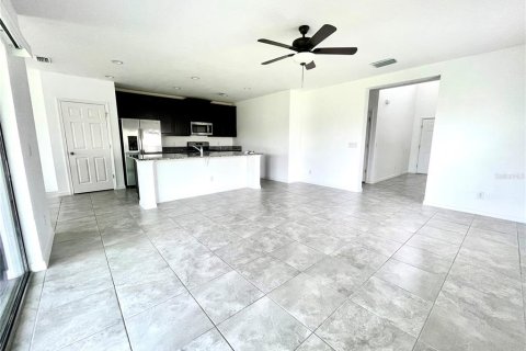 Townhouse in Davenport, Florida 4 bedrooms, 184.13 sq.m. № 1365044 - photo 9