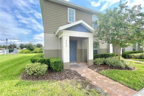 Townhouse in Davenport, Florida 4 bedrooms, 184.13 sq.m. № 1365044 - photo 1