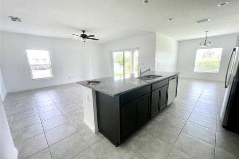 Townhouse in Davenport, Florida 4 bedrooms, 184.13 sq.m. № 1365044 - photo 3