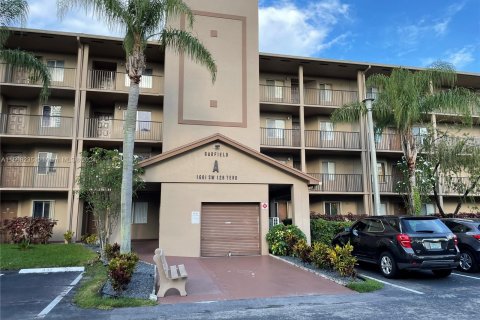 Condominio en venta en Pembroke Pines, Florida, 2 dormitorios, 85.47 m2 № 929185 - foto 1