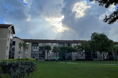 Condominio en venta en Pembroke Pines, Florida, 2 dormitorios, 85.47 m2 № 929185 - foto 3