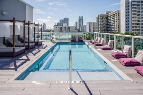 Condominio en venta en Miami Beach, Florida, 1 dormitorio, 41.06 m2 № 365922 - foto 16