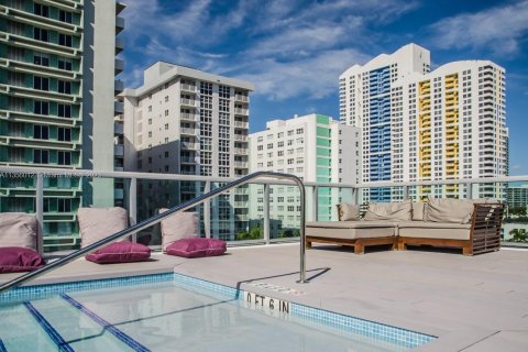 Condo in Miami Beach, Florida, 1 bedroom  № 365922 - photo 15