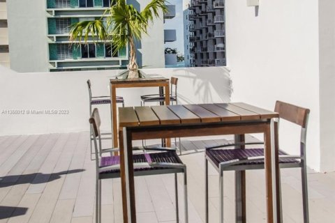 Condo in Miami Beach, Florida, 1 bedroom  № 365922 - photo 18