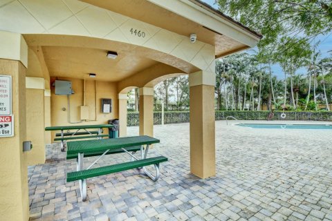 Townhouse in Lake Worth, Florida 3 bedrooms, 174.75 sq.m. № 1134915 - photo 9